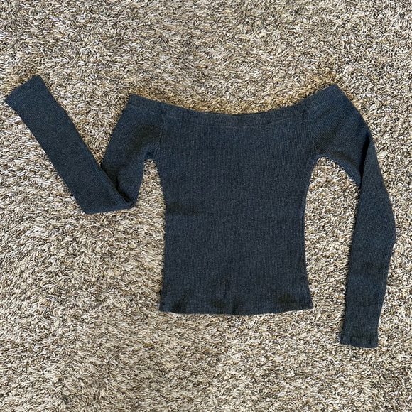 Off the shoulder top - Picture 3 of 3